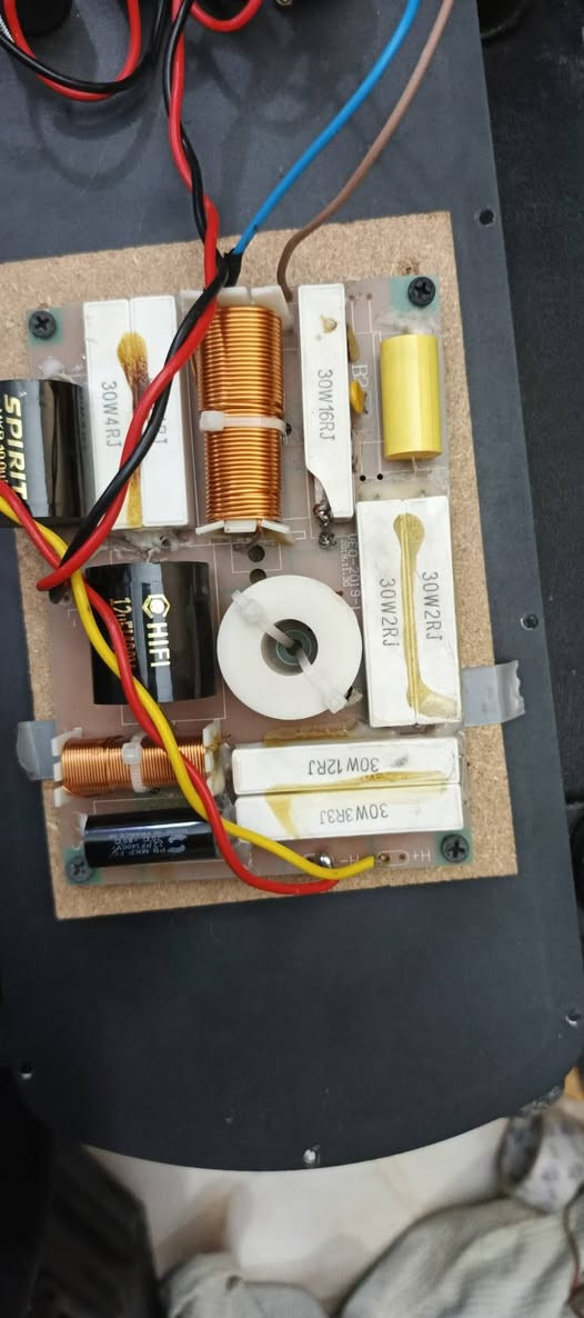 السلام عليكم شباب زوج  سماعاتw17 للبيع  كوبي درجه اولى سعر ٣٢٥الف العنوان ديالى بعقوبه ***********
