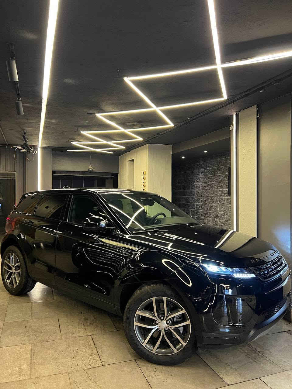 Range Rover Evoque للبيع
P160 R-Dynamic 
model 2026 
zeroo 
Keyless start 
LED & Auto Headlights
Adaptive Cruise Control
Apple CarPlay & Android Auto

سقف بانوراما 
جنوط 19 انش 
كراسي كهرباء + ميموري 
كاميرات 360 
لون اسود فرش اسود 
للتواصل واتس 01147893775


**إذا كنت صاحب هذا الإعلان وتريد حذفه لأي سبب، رجاءا أرسل رسالة إلى الدعم الفني**