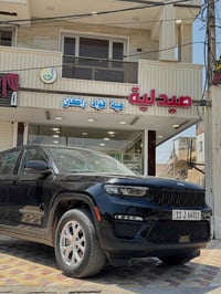 جيب كراند شيروكي 2023 ماشية 42 اللف كيلو صور الحادث منشورة قطعة وحدة ف...