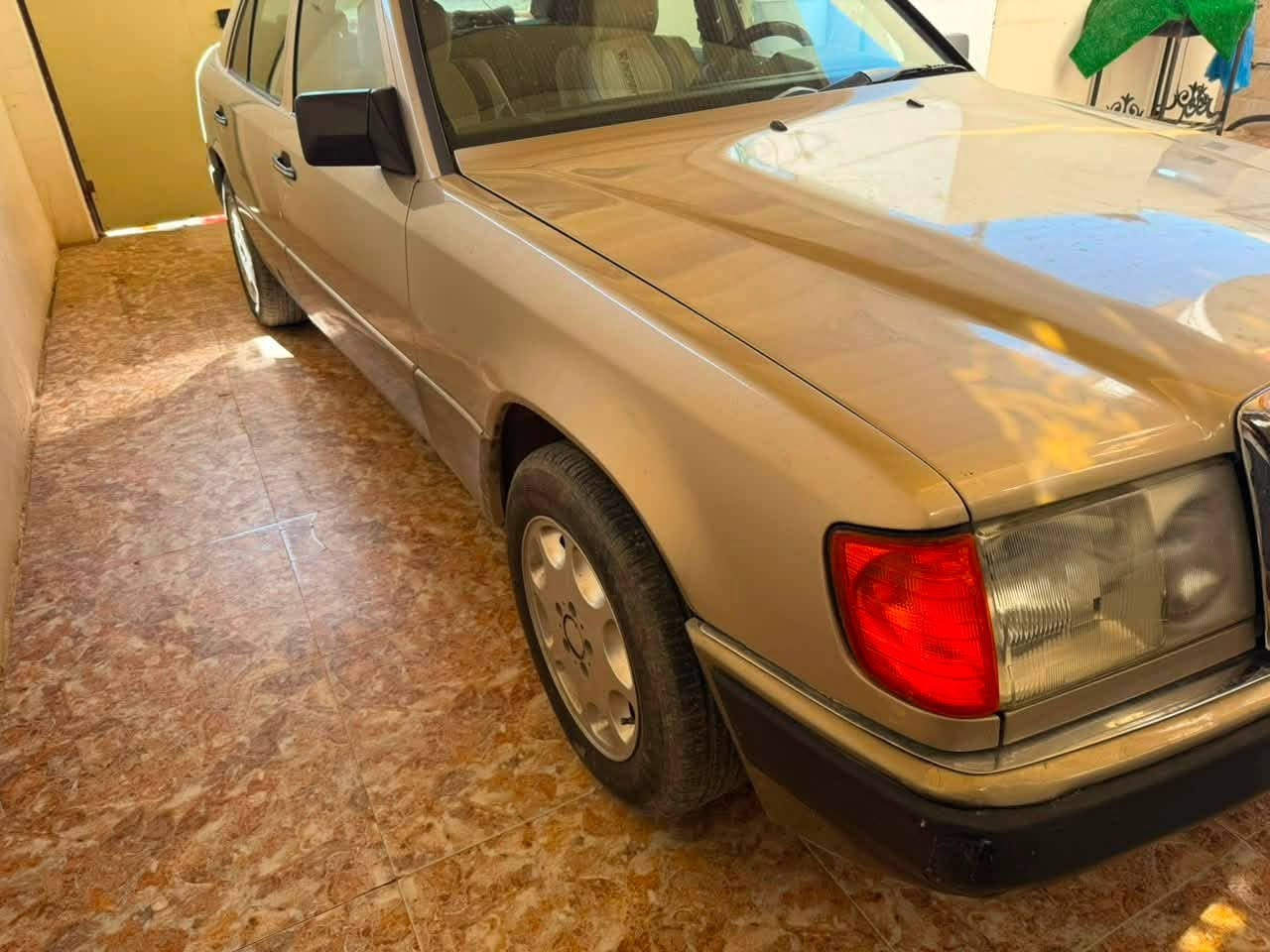 السلام عليكم للبيع مرسيدس دب موديل 1989 حجم E230 اربعه سلندر مكفوله كفاله عامه كير و محرك و تبريد و خياس و قواعد دابل كله وضع شركه صبغ عام جماليه فقط رقم نينوه دولي بسمنه تحويل مباشر العنوان صلاح الدين سامراء التواصل مع الرقم ***********
