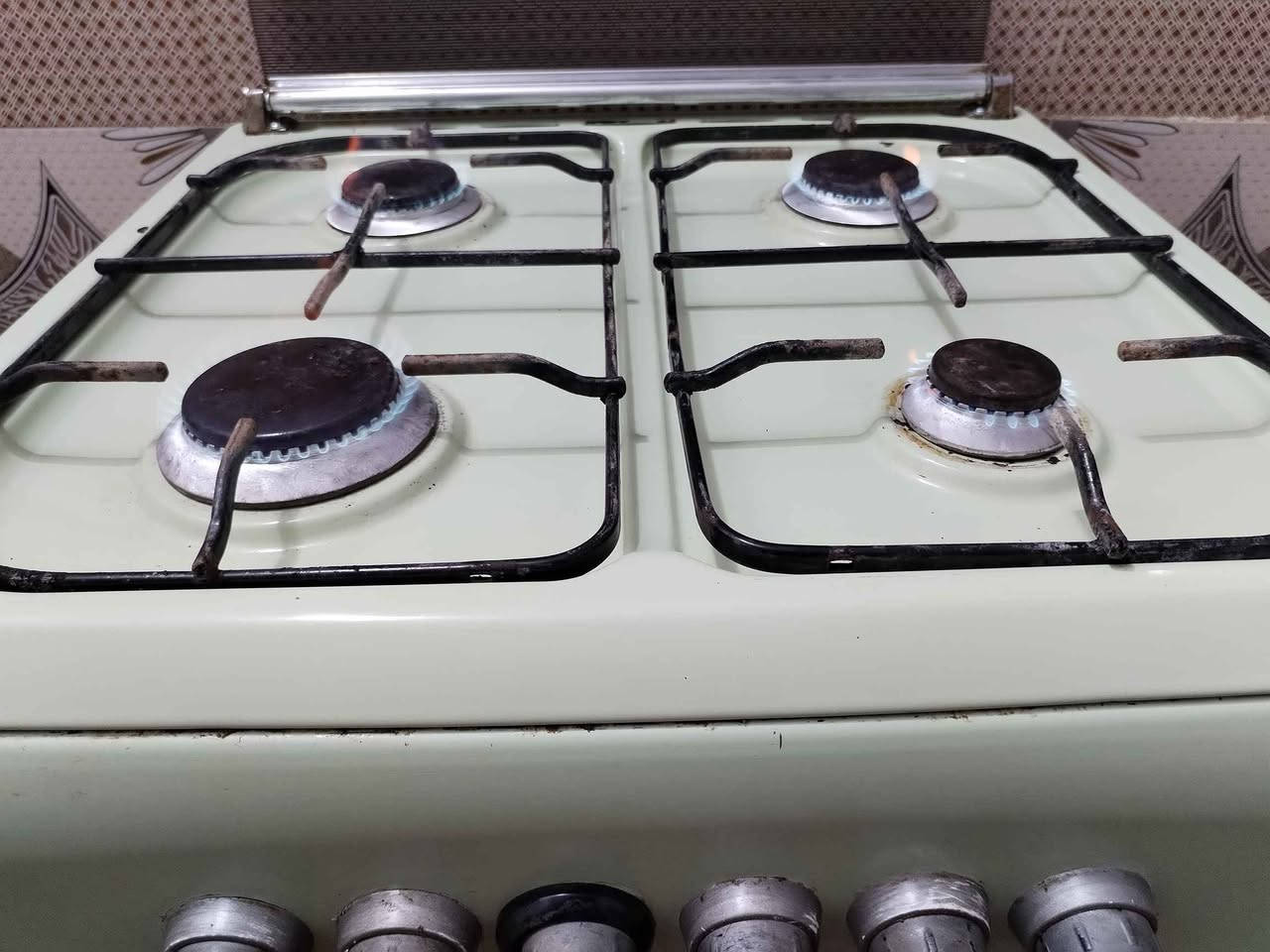 طباخ اربع عيون مصري كلش نضيف كله شغال السعر ١٢٠ بي مجال قليل العنوان كوت حي الجهاد قرب مدرسة رمضان الرقم *********** دهل اوران, واسط
