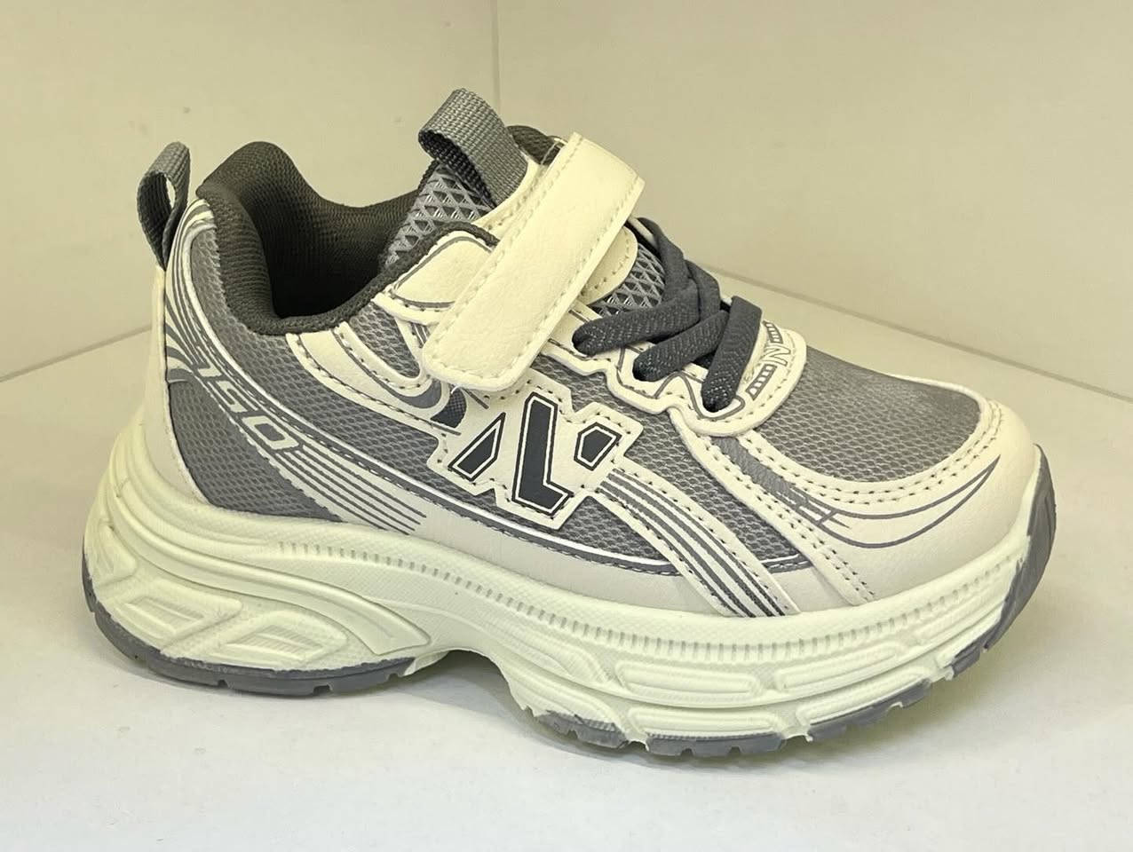 تران شوز ولادي موديل بنسياكا 👟✨
موديل كلش حلو وأنيق، وزن خفيف جداً ومريح للطفل 👦💙
مناسب للاستخدام اليومي والحركة بدون تعب.

المواصفات:
• القياسات: من 25 إلى 30
• متوفر بـ 3 ألوان جذابة
• خفيف ومريح للبس الطويل

📍 العنوان: واسط – كوت – شارع الأطباء قرب د. علي ياسر


**إذا كنت صاحب هذا الإعلان وتريد حذفه لأي سبب، رجاءا أرسل رسالة إلى الدعم الفني**