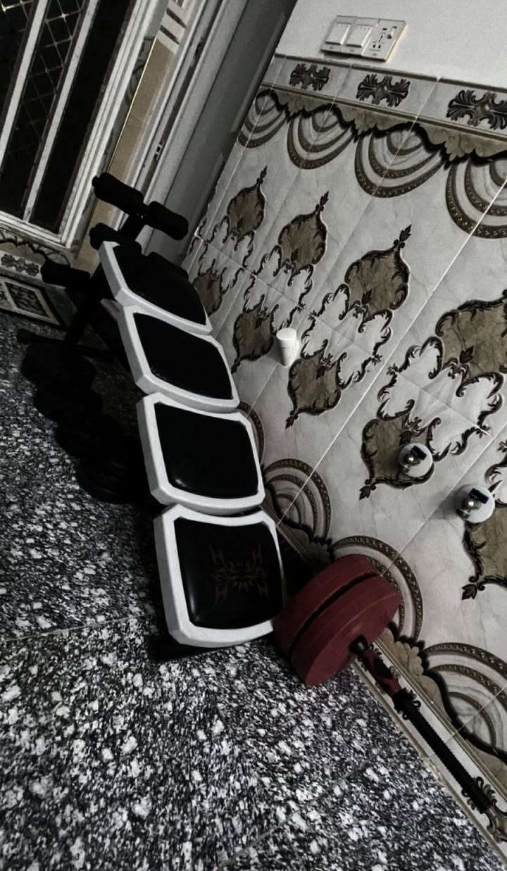السلام عليكم 

للبيع اوزان ومسطبة وكامل غراضه واضحة ب صور 

الوزن الكلي 41 كيلو 
اكو 5g
و2.5 و1.5 

السعر 40 الف وبيها مجال 

العنوان بغداد الشعب 

***********

