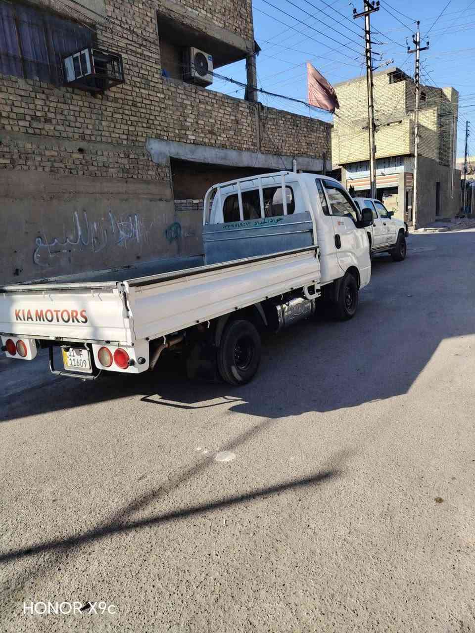 السلام عليكم كيا للبيع 2700 موديل 16 سياره مقفوله من ضربه من صبغ رقم شاصي تبريد شغال سياره جاهزه تحويل مباشر المكان بغداد السعر 115 وبيها مجال *********** مكلف بالنشر
