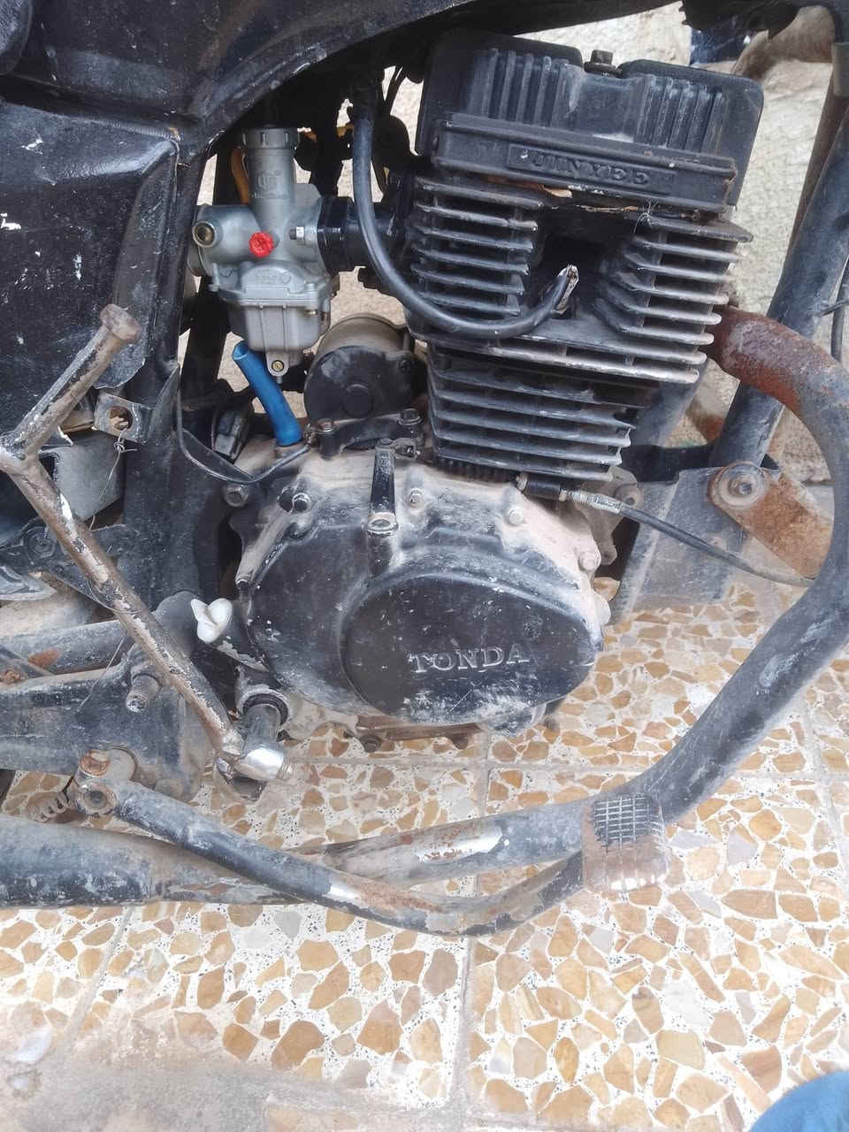 موطور هارلي نضيف فقط اعوزو دوسه والتاير الوره تعبانه كلشي شقال سلف اشاير لايت عالي ناصي موطور مال جنيه السعر 230 وبي مجال بسيط مكاني حمام العليل


**إذا كنت صاحب هذا الإعلان وتريد حذفه لأي سبب، رجاءا أرسل رسالة إلى الدعم الفني**