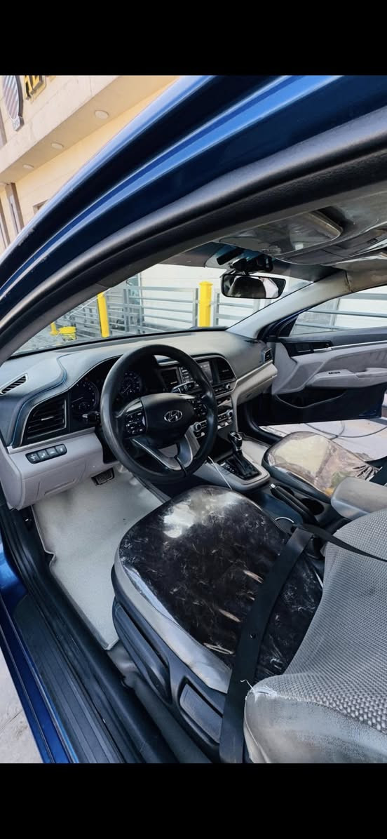 سلام عليكم النترا موديل 2020 سياره نضيفه سونار موجود بل منشور مكينه 2000 دوش كير AT المرغوب سياره ماشيه 112 الف السياره تبريد منضومه جديده صدر جديد السعر 130 وبيها مجال للشراي مكان بغداد شارع فلسطين رقم ***********
