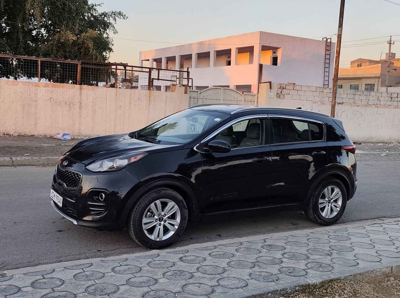 سبورتج :2017
ماشية 98 mil 
محرك :2400 
انضمت قيادة 
مانع انحدار 
حساسات خلفيه 
 تحكمات ستيرن
شاشه كبيره 
 كامره خلفيه
كاميرات تصوير أمامية وخلفية 
منظومة زنون 
بلوجكترات أمامي 
سيارة جاهزة من كلشي 
رافق صور حادث + جراد بنيد
وصبغ باب الخلفي 
السعر 134$ 
مكان بغداد حي العامل 
 الاتصال ***********
