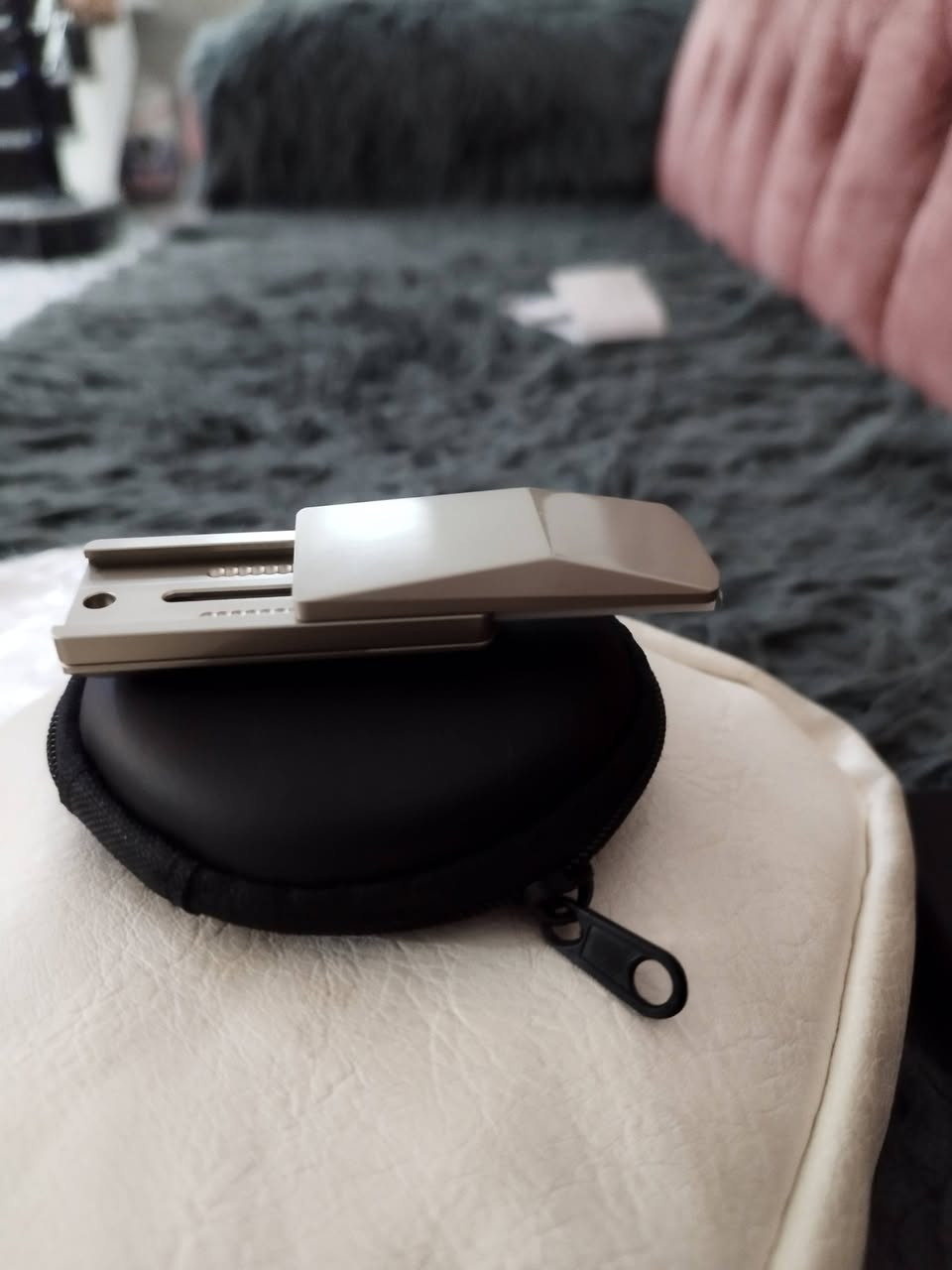 مداليا تسلا فولاذ 50 الف
***********
