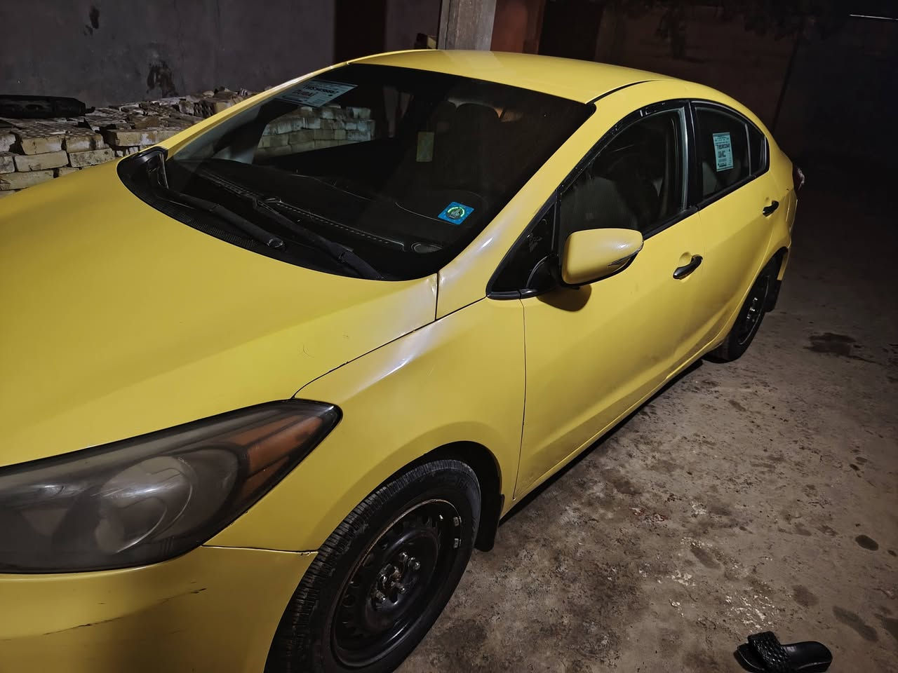 سلام عليكم  
للبيع سياره فورتي موديل 2015 وارد امريكي 
مكينه 2000 جي داي 
مكينه كير حداديه خير من الله 
تخم تاير جديد تبريد ثلج 
رقم بغداد بسمي السياره مال جناي مامتعوبه السعر 105 وبيهااا مجال 
رقم الهاتف ***********
