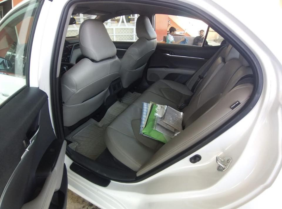 سلام عليكم.
لبيع كامري موديل 2022 هايبرد فئة XLE 

فول مواصفات 

كشنات كهرباء امامية و تدفئة كشنات

بصمة بعد هواي مواصفات بيها 

ضررها فقط جاملغ خلفي و صندوق نفسهن راجعات 

بيها نص باب كلير من امريكا 

رقم بغداد سيارة 

سعر خاص 

مكان ديالى بعقوبة 

تفاصيل اكثر واتساب ***********
