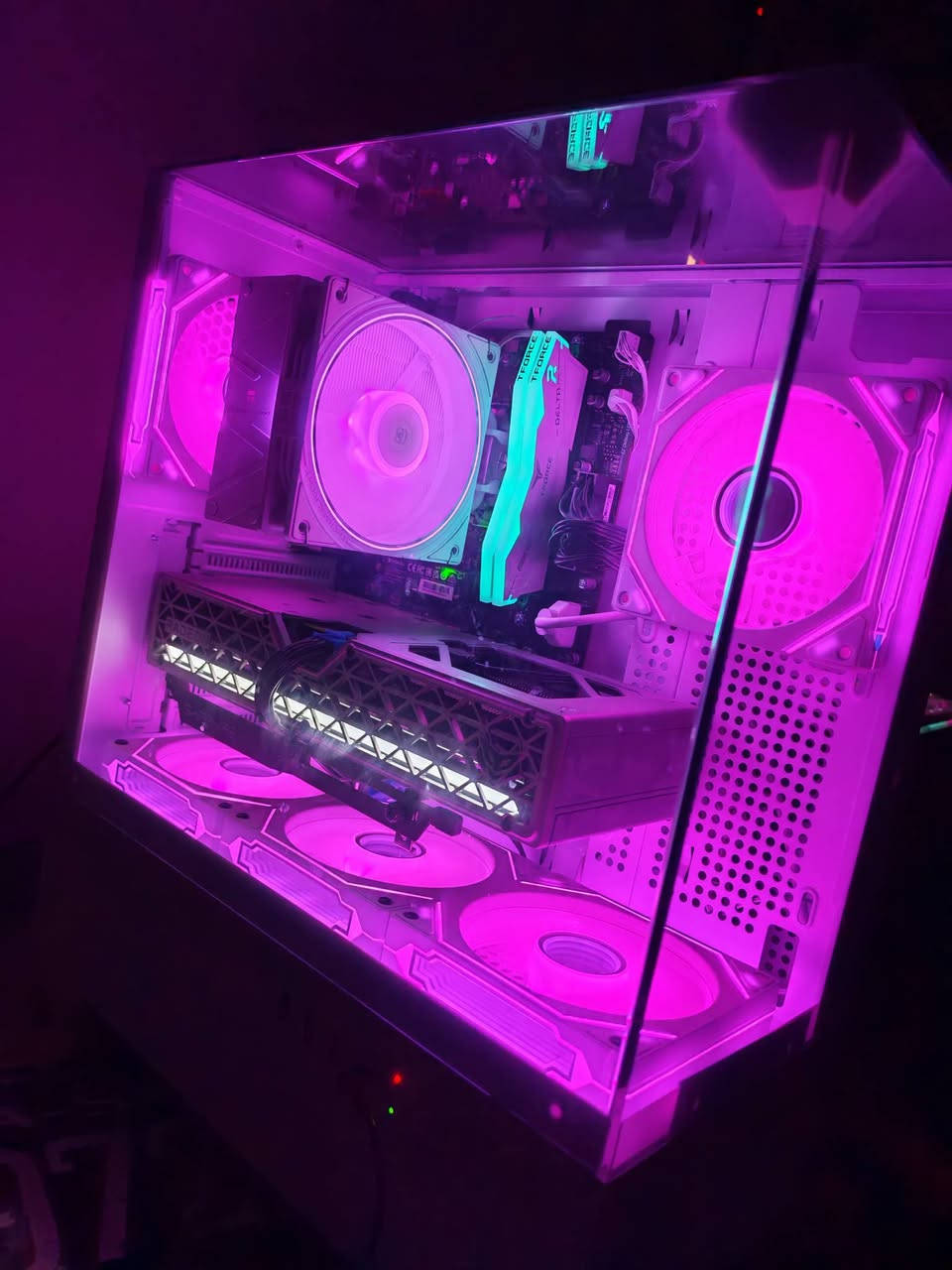 اسلام عليكم اخوان عندي تجميعة للبيع استعمال  4 اشهر نضيفة كلش بعدها بلضمان هاي مواصفاتها 👇

1-CASE SX-380C WHITE
2-MB B650
3-R5 7600 X
4-FAN CPU DeepCool AG400
5-DDR5 PC 16GB 6000 Hz RGB
6-P.S 700W VERSION WHITE
7-RX 9060 XT 16GB 3FAN
8-SSD 1TB NVME
9-FAN CASE RGB FANTECH FC120

سعرها مليون و350 وبيها مجال

عنواني بغداد البلديات


**إذا كنت صاحب هذا الإعلان وتريد حذفه لأي سبب، رجاءا أرسل رسالة إلى الدعم الفني**