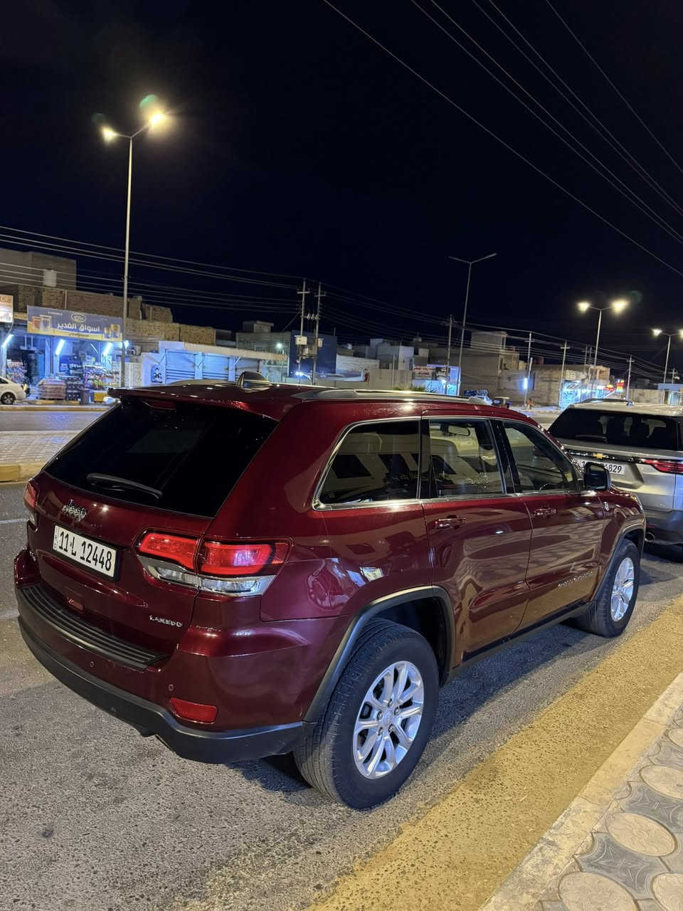 جيب كراند شيروكي 2021 الضرر مسروق البنيد ودعاميه والدشبول بدون حادث فقط سرقه وتبدلن نفس لون بدون صبغ 
وبالعراق نضربت ونصبغ بيها شويه من جاملغ الخلفي وشويه من لباب وتعمير درجة اولى وما مبين ابد  
رقم بغداد باسمي تحويل مباشر 
مواصفات سياره لاريدو وكشنات جلد وشاشه جبيره 
وتدفئه بالكشنات والاستيرن وتشغيل عن بعد  جاهزه من كلشي حداديه وتبريد وجاهزه السياره كلش حلوة
مكان السياره بالعماره *********** 
رايدها 238$ وبيها مجال
