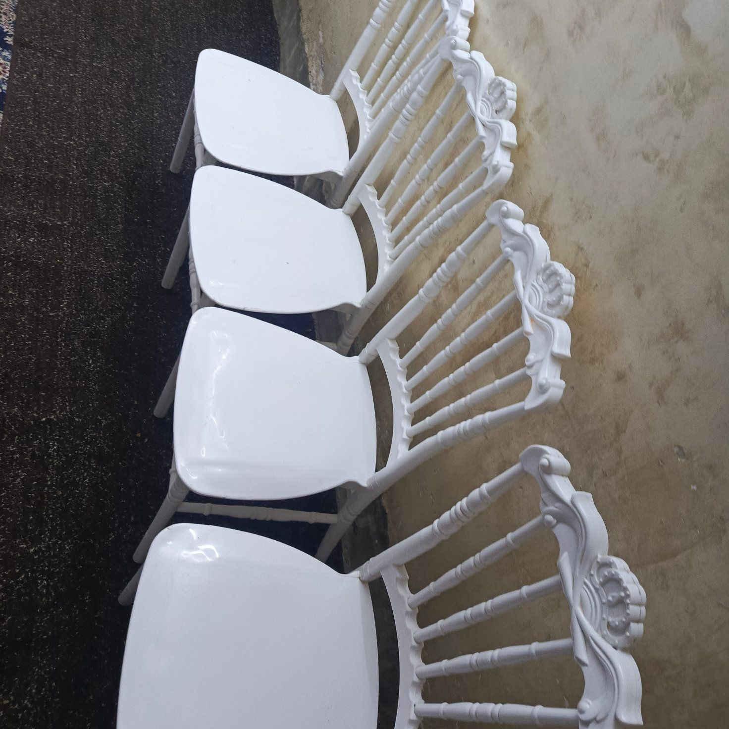 السلام عليكم
كراسي ابيض  العدد 4

كرسي مكتبي العدد 2

السعر مناسب 
التواصل ع واتساب فقط 
*********** ع واتساب
