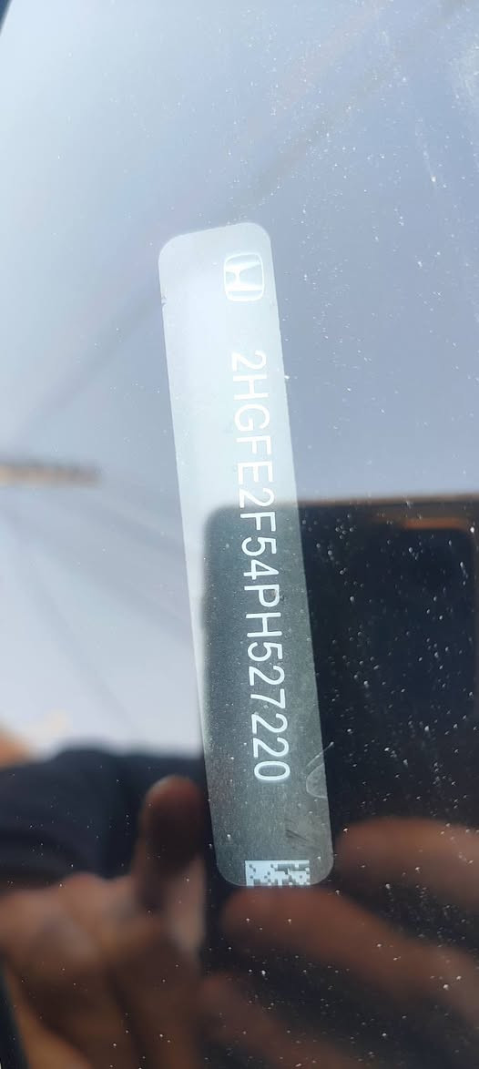 السلام عليكم ... السعر 160 لان السياره صارت عليها ب173 قبل سنه .. 

هوندا سفيك ..
موديل 23 ماشيه 45 مايل
لون سمنتي سموك مميز 
بيها حادث جاملغ وbdr بسيط جدا 
رقم بغداد باسمي تحويل بنفس اليوم ..
*********** علاء 
مكاني بغداد ..
