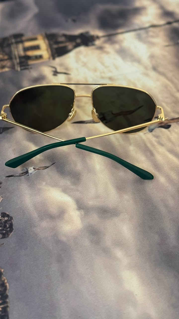 Bottega veneta 🇮🇹
قطعه للي يحب يقتني قطع مميزه

اورجنال زيرو كل ملحقات 

وكاله حصرا

Aviator طيارين

لون الاطار gold ذهبي🟡

لون العدسات اخضر 🟢

عرض العدسات 57 

طول ذراع 145

الحجم فوق وسط وبلس 

للحجز والاستفسار خاي رجاءً


**إذا كنت صاحب هذا الإعلان وتريد حذفه لأي سبب، رجاءا أرسل رسالة إلى الدعم الفني**