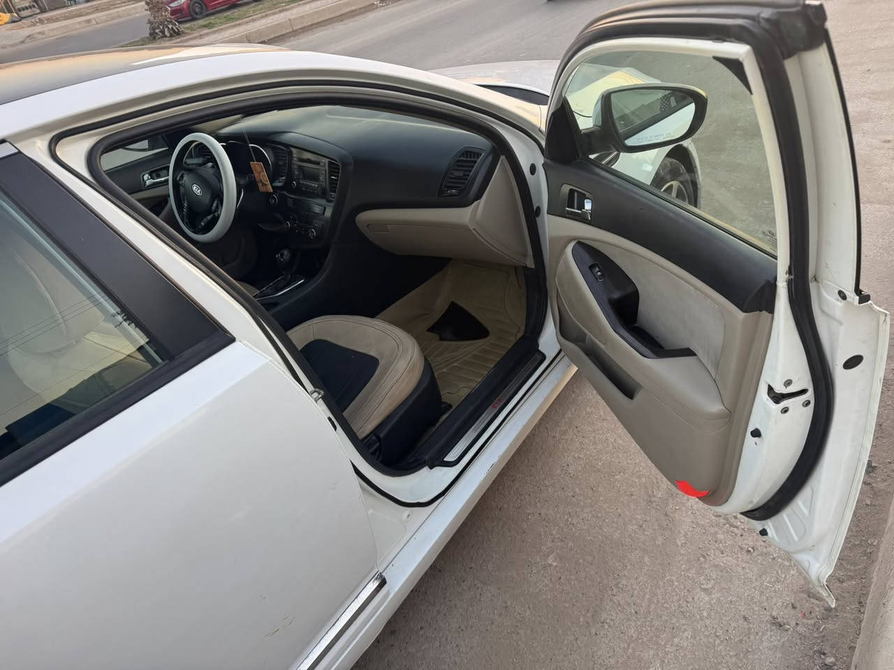 السلام عليكم شباب
اوبتما موديل 2012 خليجي بدون حادث 
بالعراق بس باب تبديل 
مكينة 2000 دوش 
السعر 130 وبيها مجال 
مكان السيارة بغداد الشعب 
للتواصل ***********
