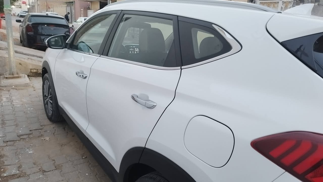 السلام عليكم موديل 20شركة الكاصد رقم بغداد بسمي مكفوله بيه ملاحظتين فقط طخة زغير بين  البابين من جهة العبري ومامصلحه وبارد خمس سنتيمات بالجنطة الباقي مكفوله ماشية 124 السعر 200 موبايل***********
