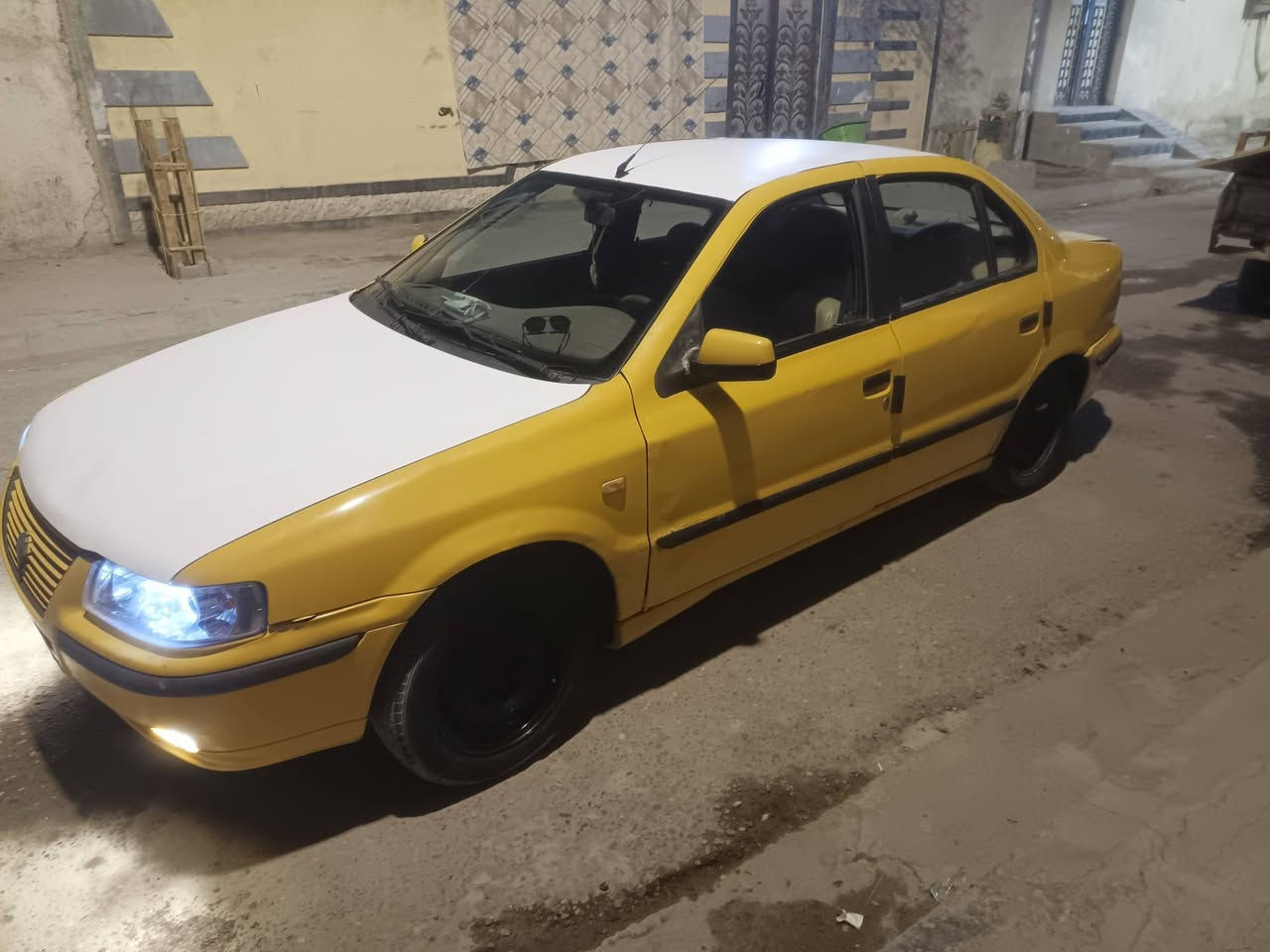 السلام عليكم سمند مديل 2011 سياره حلوه ومكفوله من الضربه والصبغ مكينه وكير كفاله الصوليات  كلهاا كفاله مكان السياره البصره الحيانيه سعر السياره 27 مكلف بالنشر وهذا رقم راعي السياره والتفاصيل يمه ***********
