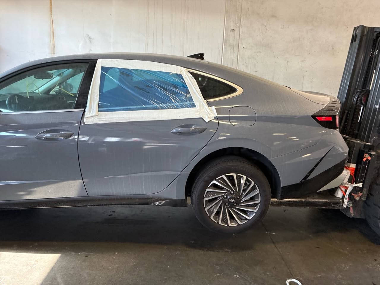 سوناتا هايبرد. 24 لشكل لجديد اسمنتي. ماشيه 19 الف ميل 
حادث جاملغ وباب جه الصدر  مبدل اصلي  مشتغلها شغل درجه اولى
 اني  المستورد  للبيع 185 ورقه 
***********
