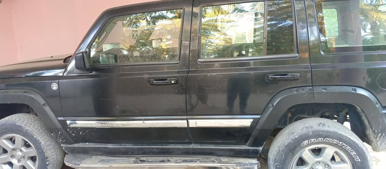 جيب كوماندر موديل 2007 ضربهه جاملغ وباب سياره يردلهه ترتيب دخل سياره عندي بس بل سنويه غلط  حجم محرك بس مكان ديالى بهرز سعر 65وبيهه مجال ***********سياره بسمي تحويل ثاني يوم تحويلهه بل كاظميه

