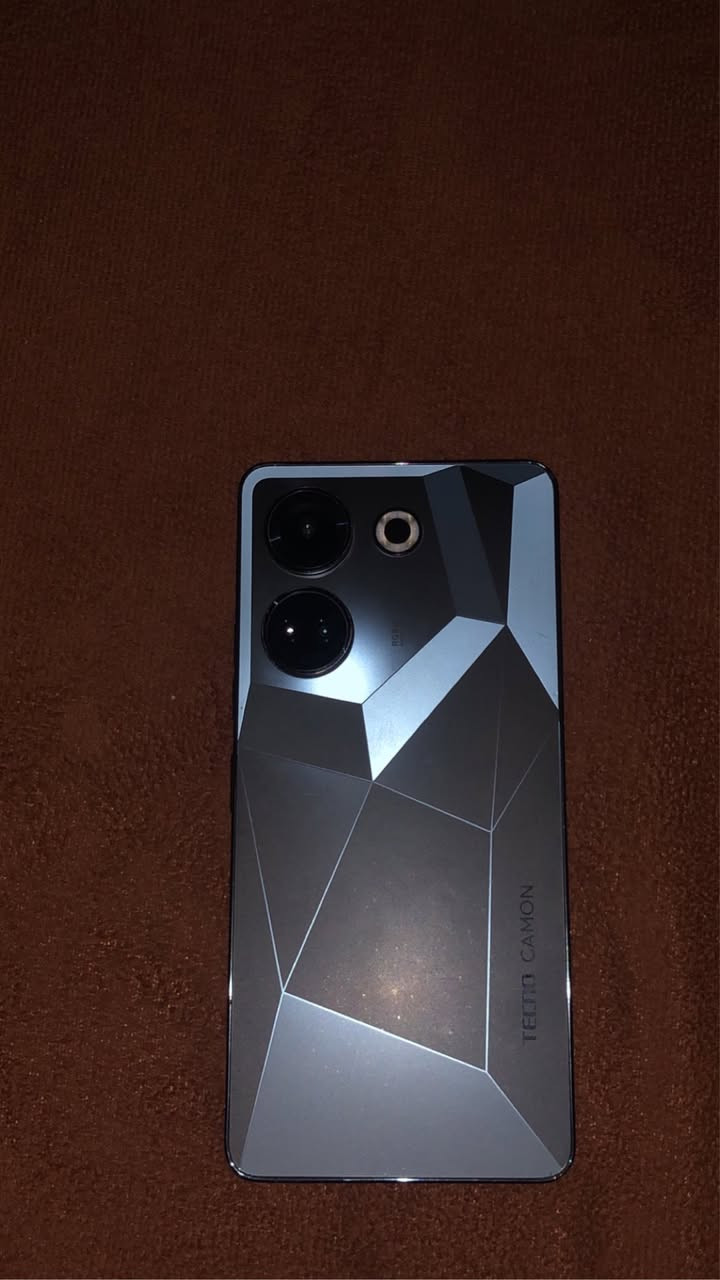 سلام عليكم
Tecno Camon 20 pro
مساحة التخزين : 256 
حالة الجهاز نظيف جداً و ممتاز و مكفول من الصيانه و قطعه سليمه 
سعر الجهاز ٢٠٠ وبي مجال وياه الكيبل و راس الشحن 
العنوان : بغداد القاهره قرب جامعة الرافدين 
اتصال او واتساب فقط بدون ماسنجر 
رقمي : ***********
