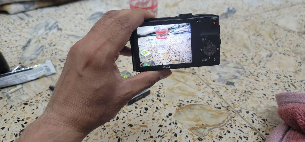 كاميرة nikon نظيفة جدا
