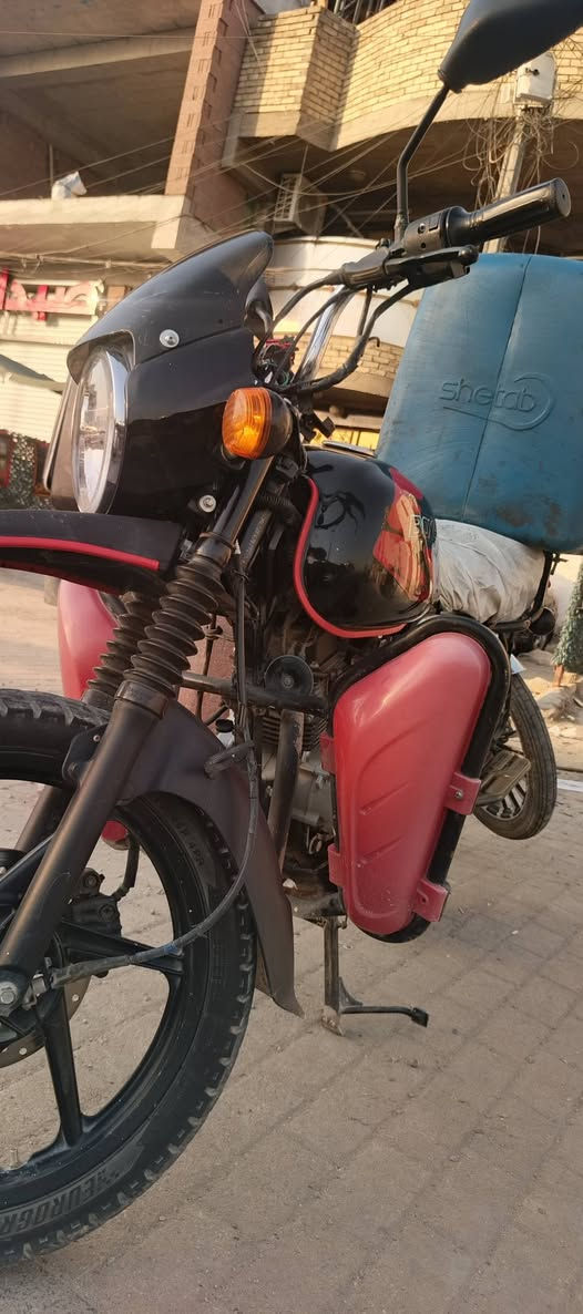 بوكسر للبيع 2023
العنوان بغداد مدينه الصدر 
تجفيت شركه  دراجه ما ناقصه شي شغل واطلع 
دراجه خير من الله 
سعر 2200 وبيهه مجال 
*********** بي واتساب
