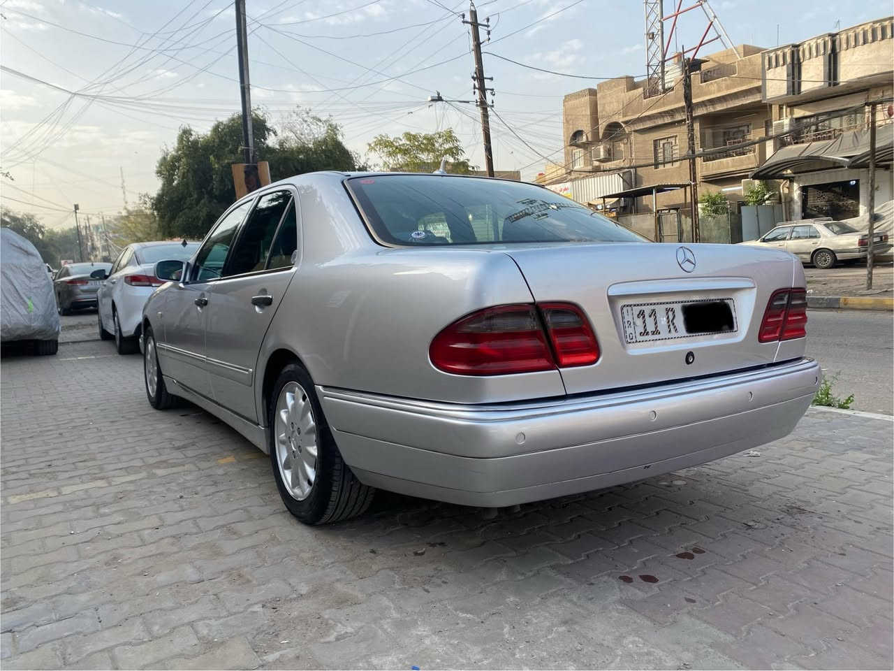 السلام عليكم تحيه طيبه للجميع
مرسيدس ام عين موديل 1997
سلايت روف ستيرن كهرباء كير دي فور
مكينه 320 V كرسي كهرباء ذاكره السياره قبل شهر  مصبوغه عام بدون حادث ماشيه 170 الف حقيقي صدر امامي خلفي جديد تخم تاير جديد كهربائيات كلها بلاد
تبريد ثلج مروحه كهربائية رقم بغداد دولي بسمي تحويل مباشر
 السعر 12500 قابل للتفاوض
مكان السياره بغداد الكرخ  ***********
