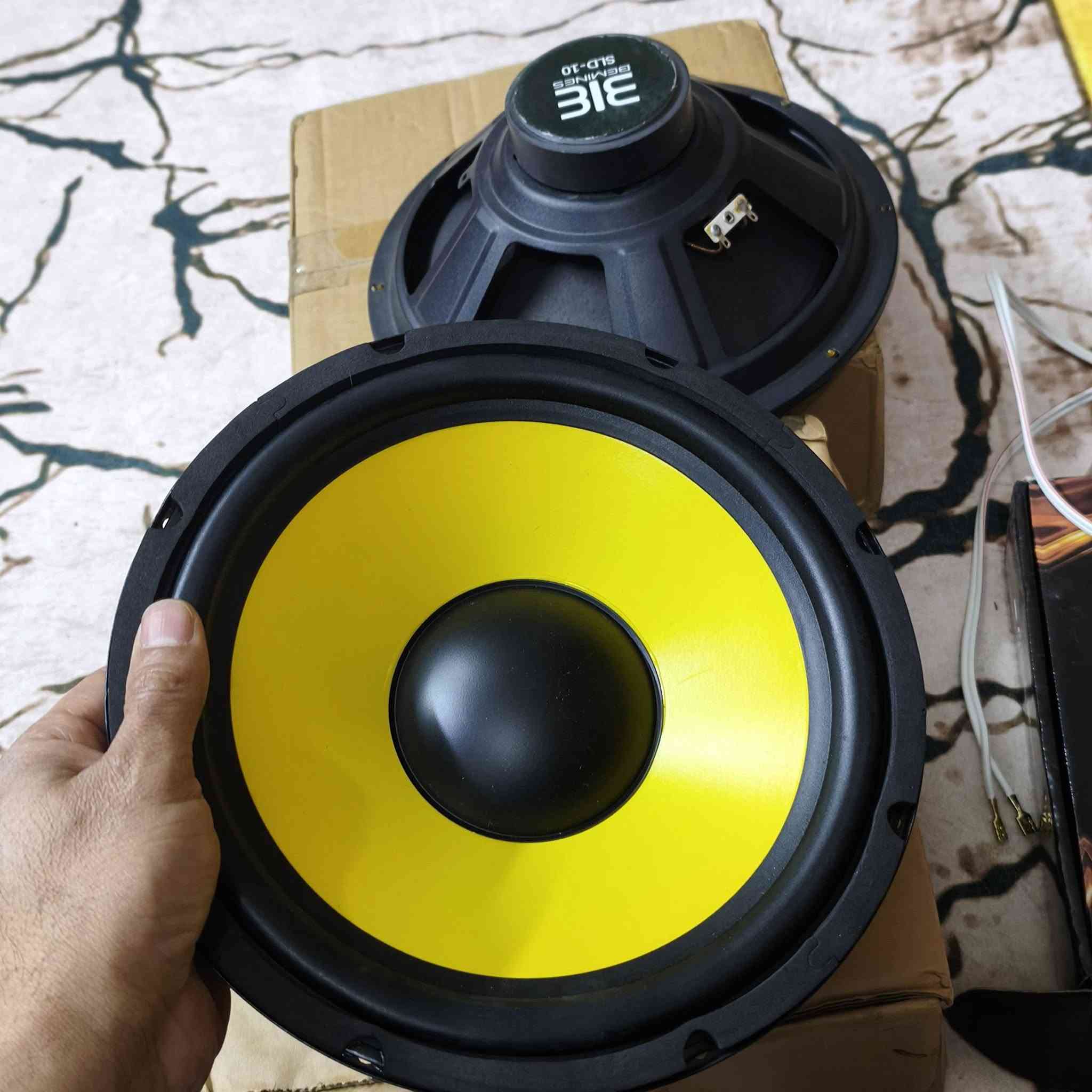 مضخم صوت 1000واط مع دمامين حجم 10 انج نوع بيمنس قدرة 750 واط التك الواحد  السعر مناسب 100 يوجد توصيل وتساب ***********
