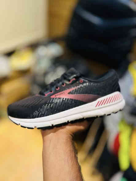 بروكس باله اصلي امريكي 
قياس 42.5
طول القدم27.5
النظافه فول 
توصيل جميع المحافظات 
للحجز واتساب 
***********
