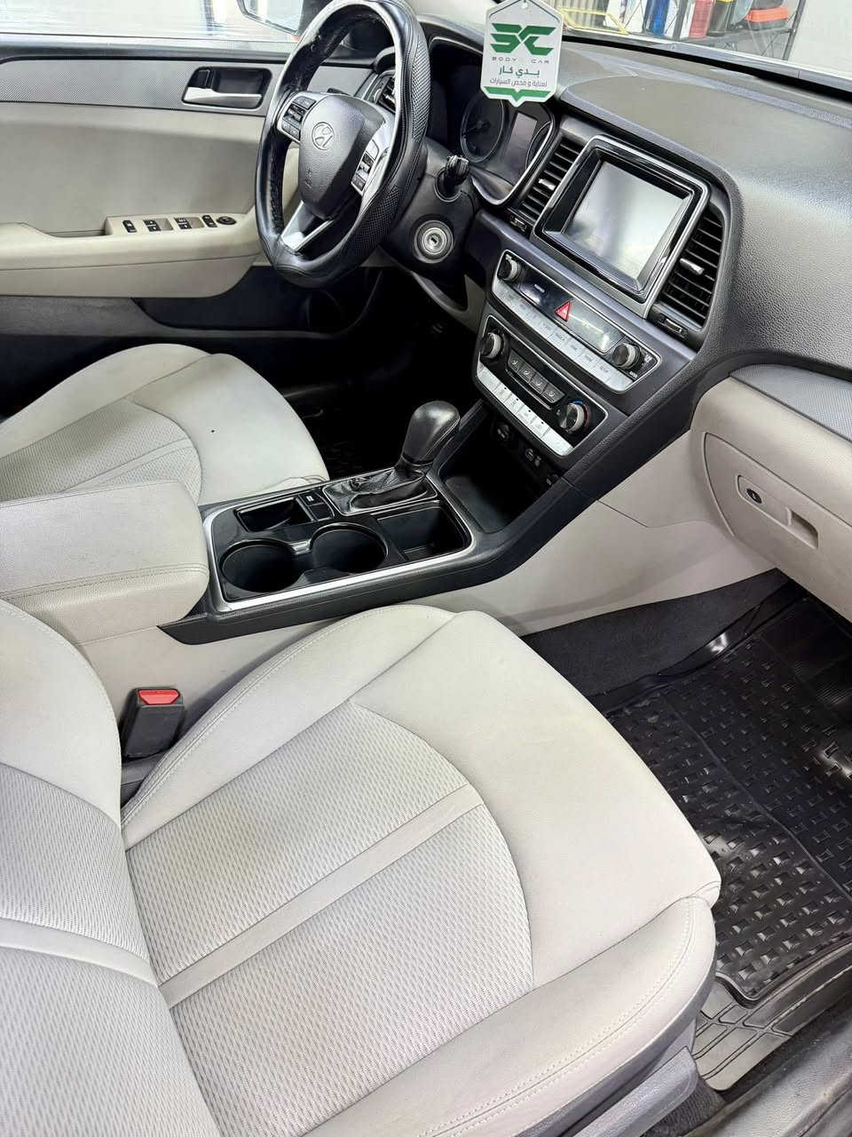 السلام عليكم سوناتا 2019 SE وارد امريكي ماشية 68000mi السيارة رقم اربيل تحويل ثاني يوم مواصفات السيارة شاشه نقطة عمياء كامره حساسات خلفية السيارة كير ومحرك نضيفات وبيها سونار مسويلها بيها الباب البصف السايق والصندوك مبدل نفس اللون فقط قطعه وحده صبغ الجاملغ بصف السايق وبيها رصعات بسيطه السعر 143ورقه وبيها مجال بسيط مكان السيارة بغداد حي الجامعة للاستفسار ***********
