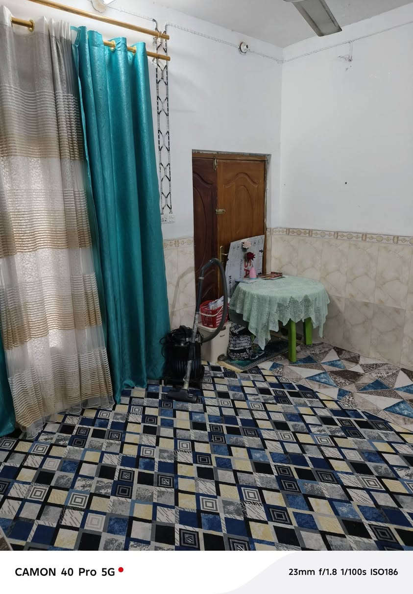 دار للبيع خلف الملعب الزراعي زراعي قريب الشيخ ياسين مساحه ١٥٠ غرفتين هول براني، بناء طابوك عكاده ***********
