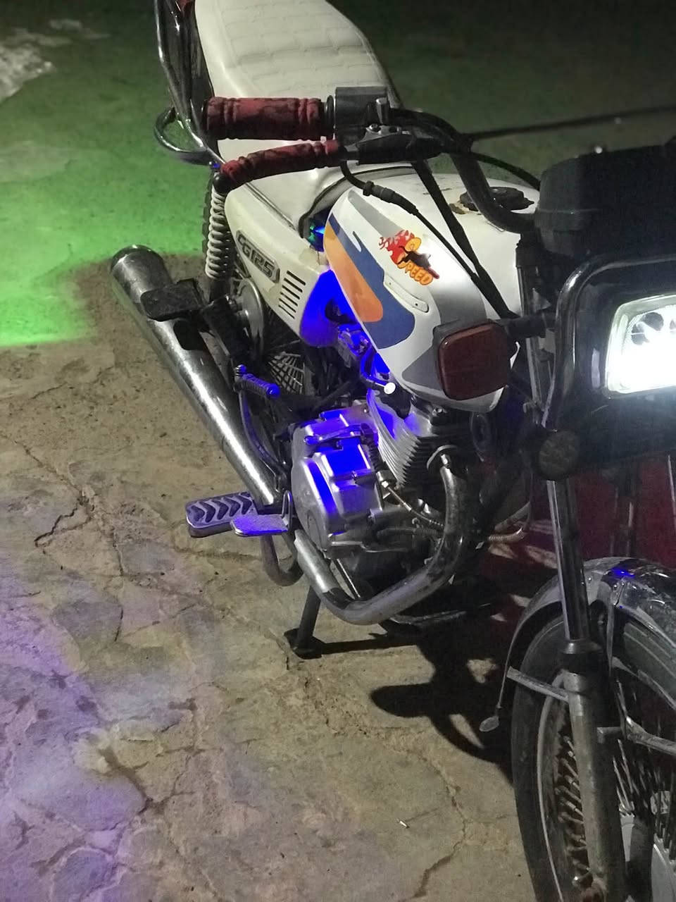 ماطور تايكر سخت ١٩
ماطور شرط ما مفتوح كهرباياتو شغاله منفيس بي ول باقي كدام العين عنون حي القاهير سعر٤٩٠بي مجال حك جيتك فقط رقم واتساب ***********
