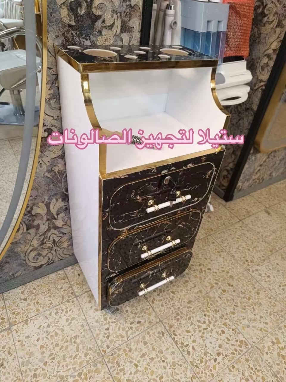 تشكيلة فريدة من الكوميدينات العصرية والعملية 
لدى ستيلا لتجهيز الصالونات. 
جودة عالية وتصاميم مختلفة. 
للحجز، يرجى مراسلتنا عبر الصفحة. 
توصيل 🚚 إلى جميع أنحاء البلاد.


**إذا كنت صاحب هذا الإعلان وتريد حذفه لأي سبب، رجاءا أرسل رسالة إلى الدعم الفني**