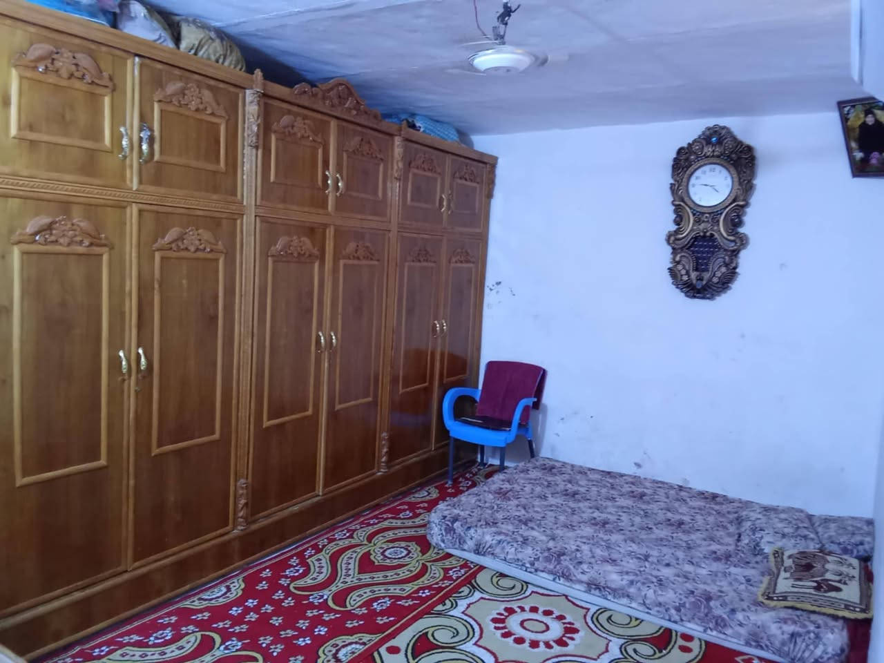 سلام عليكم الوعود الكاذبه  البيت البيع مساحة 146 بناء قديم فد نضيف وساكن بي طابو صرف بي ثالثه غرف ثنين جوه وحده فوك العنوان طويريج منطقة شيخ حمزه السعر 45 وبي مجال شي قليل تصال على رقم) (***********) (***********)
