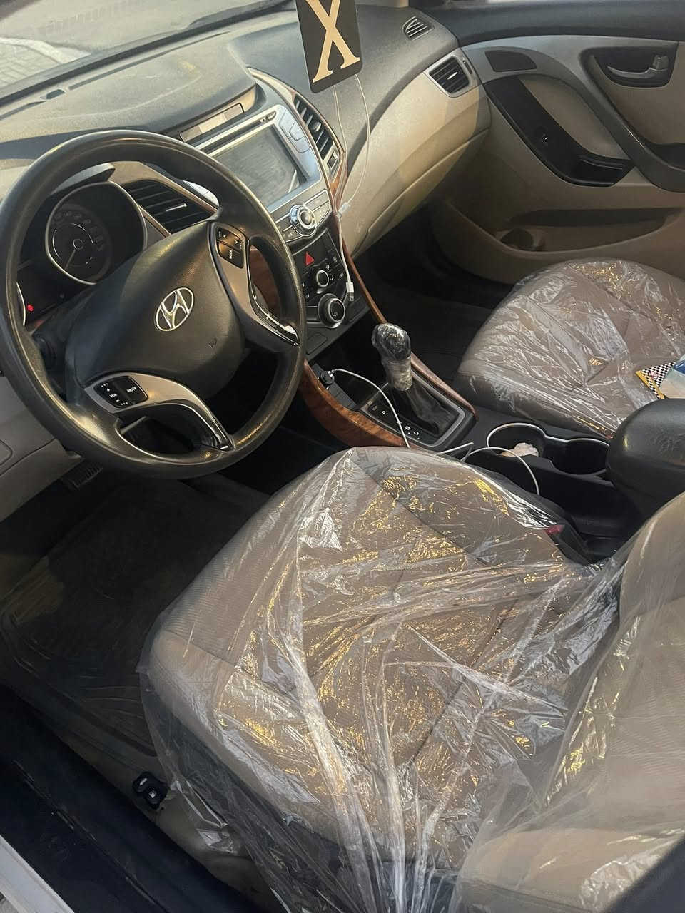 السلام عليكم النترا مديل ٢٠١٥ فول مواصفات فتحه تحكم ستيرن تبريد خلفي كأمره ويل كب خمسه رقم بصره جديد وسنويه جديده السياره كفاله عامه ما عده الدوسه دحجه وخسفه بالمدكر والباب بارد عل كد صبعين  السعر 121 وبيها مجال المكان البصره حي المهندسين  رقم الهاتف ***********
