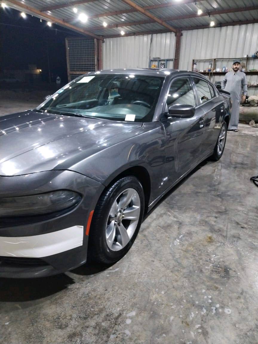 شارجر 2019 اصل sxt فول مواصفات فتحه سقف وبصمة ومكينة 3,6 رقمها اربيل شمالية راعيها موجود بلبصرة ابو السنوية تريد وكالة تريد تداور سيارة بيها قطعتين تبديل إضافة إلى صبغ اثر خدوش حدادية جديدة توني مبدلها ملاحضه السيارة بيها بخار خفيف اول ما تشتغل وراها يروح  سألت عليها كالو كاسكيت شكد تصليحها يصير يطيح من سعرها سيارة فول مواصفات تجي تشوفها وتدلل مستعجل علبيع كلش 