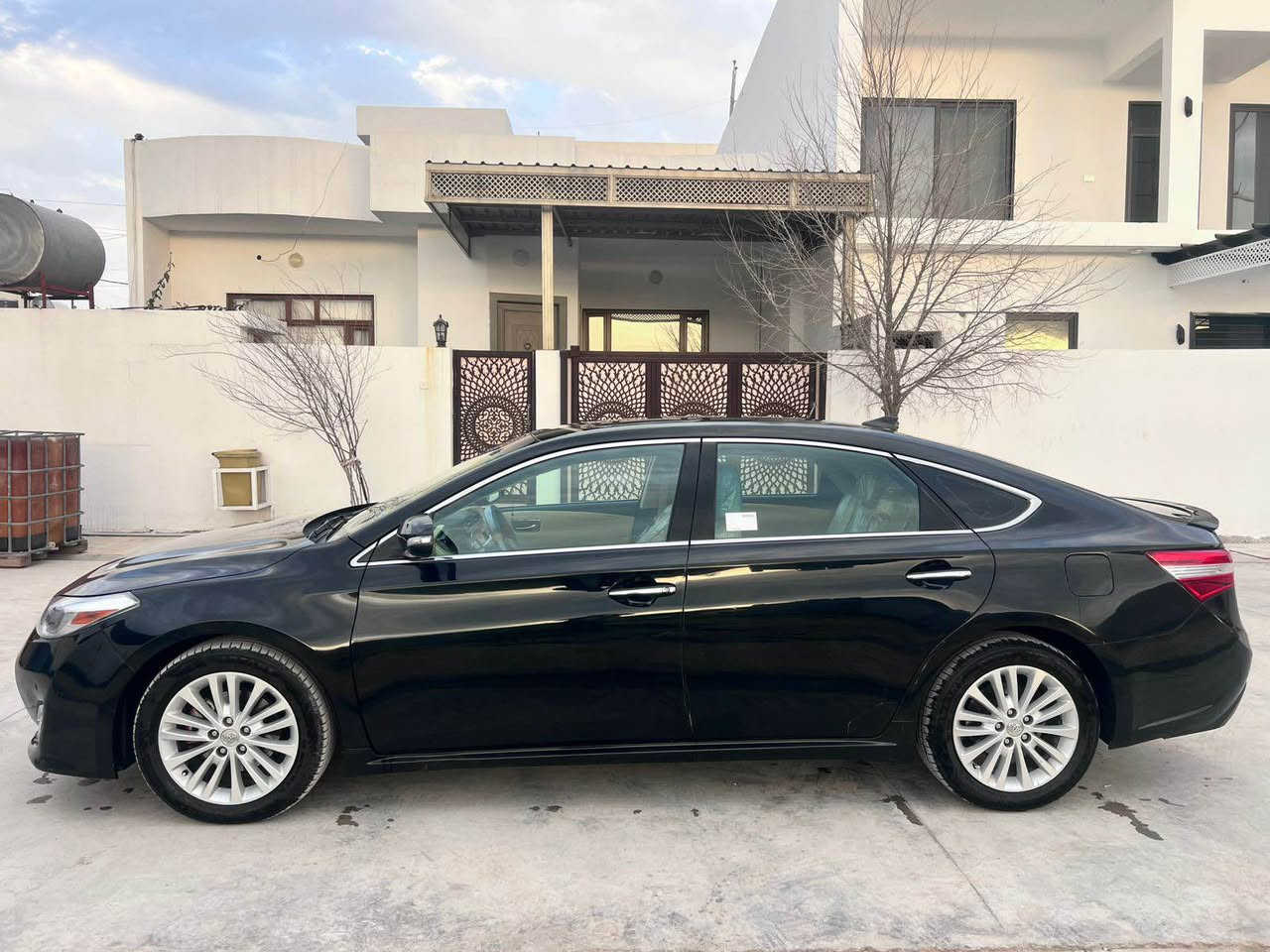 تويوتا ئه‌ڤه‌لۆن ٢٠١٣ لیمیتد
 بۆیاخ دوو پارچه‌ 
چوار په‌له‌ ته‌عدیلی بچوكی هه‌یه‌
گێر و مه‌كینه‌ نه‌كرایته‌وه‌ به‌ شه‌رته‌
كامل سێرڤس كراوه‌ بێ مه‌سره‌فه‌
به‌شه‌رتی به‌ناو كردن
*********** أربيل, العراق
