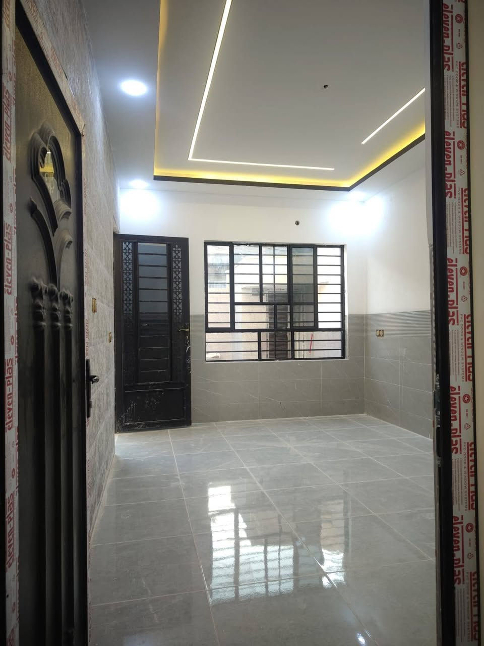 دار سكني كارت بلديه مساحه ١٥٠ متر مشمول بل تمليك حي السماح خلف المحطة المشاعل قرب جامع 🕌 فاطمة الزهراء يحتوي على غرفتين نوم وهول واستقبال ومطبخ وصحيات وكراج وبيتونه كبيره تسليم البيت فوري البيت زيرو خلف البيت سايدين ٦٠ خدمات كامله ماء كهرباء تبليط مدارس مستوصف كلشي متوفر يمك السعر 78وبي مجال
***********
***********
