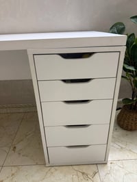 ميز مكتبي • ٢٠٠×٦٠سم • مستخدم شهر