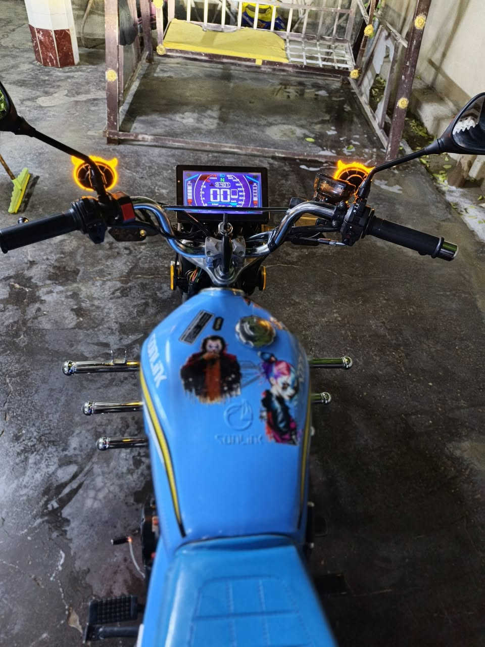 السلام عليكم 
دراجه سونك موديل 25 محرك 200 كلشي شغال بيها 
تشغيل عن بعد سويجات 2 ريمونات 2 لايت زنون بومه 
دراجن مفوله شوفت عينك سعر 900وبيها مجال اذا مو شراي اعبر منشور لاتعبني ولا تعبك مكاني كرمه مقابيل معمل سمنت
***********
