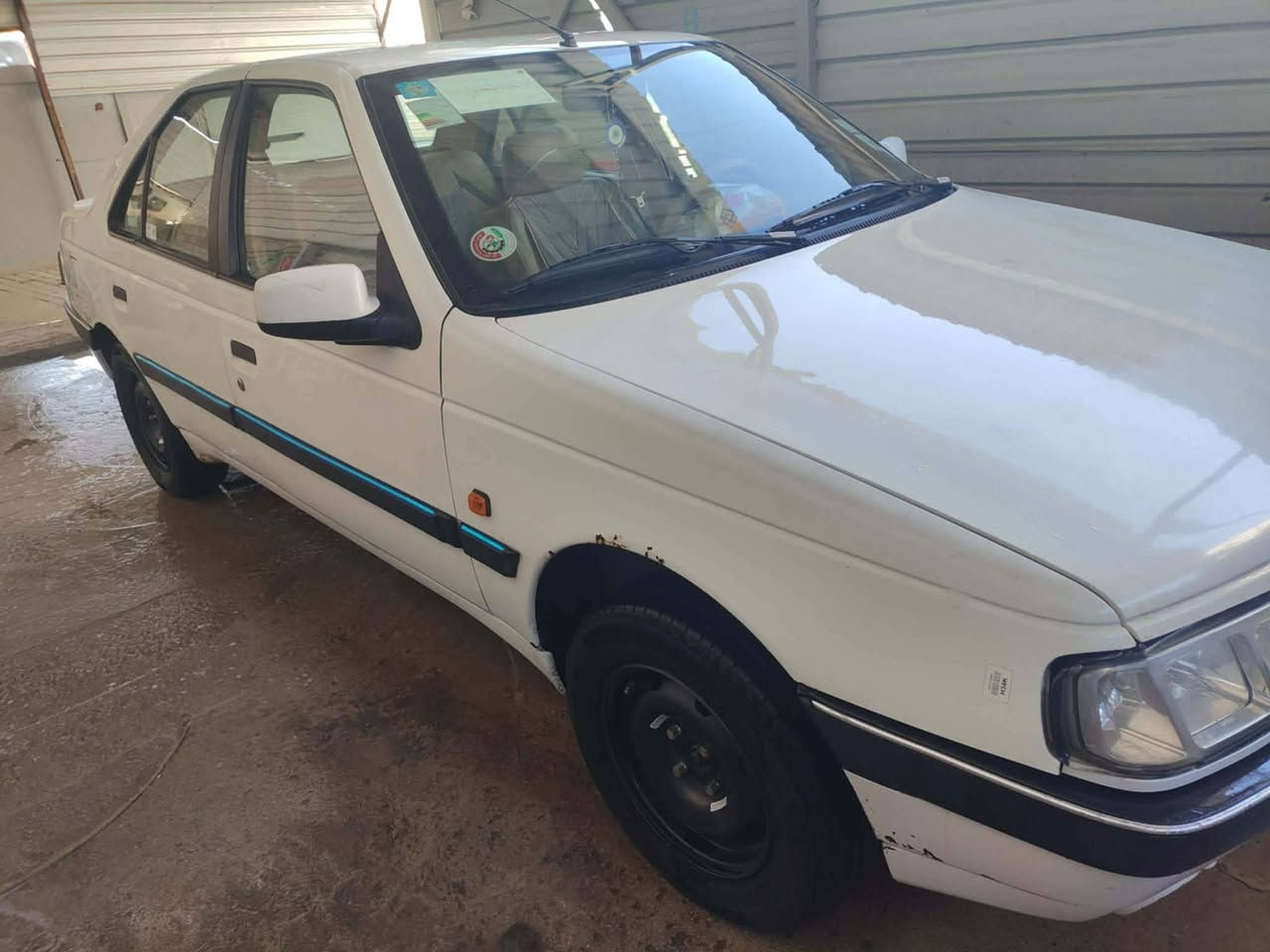 بيجو 405ابيض موديل 2013  مكينه بلادي فرنسي مكفول من ضربه والصبغ رقم انكليزي بغداد  اصدار جديد للاستفسار الاتصال *********** مكان كربلاء
