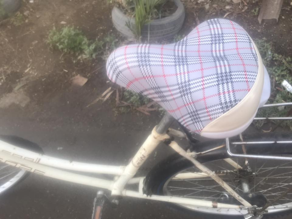 السلام عليكم بايسكل بناتي تايرات جدد قبل يومين شديتهن وجوابه كذالك جدد سرج طبي بايسكل كلش زين وسعره مناسب ب٥٠ مكاني الدوره شارع ٦٠ رقم الهاتف ***********
