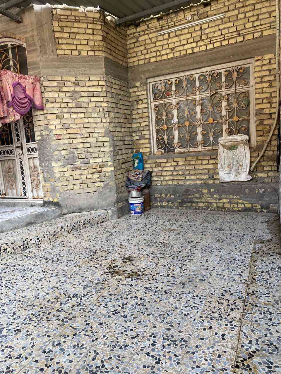 سلام عليكم توفر دار سكن للبيع نوع طابو سهم مساحت لبيت 227 ومبني 165بناء لبيت كله طابوك درجه وئله كراج واسع يحتوي عله غرفتين قرفه منهن سويت طابق ثاني بي غرفه مبنيه فرمستون وصحيات فقط هيكل وقريب عله شارع سايدين مال ابوالخصيب يبعد تقريبن 200متر واجه البيت12متر  موقع البيت ابو الخصيب دورت ام زباله بشارع مدرست رفح ابنهيته متوفره جميع لخدمات ***********سعره125 الستفسار اتصال عله رقم صاحب لدار
