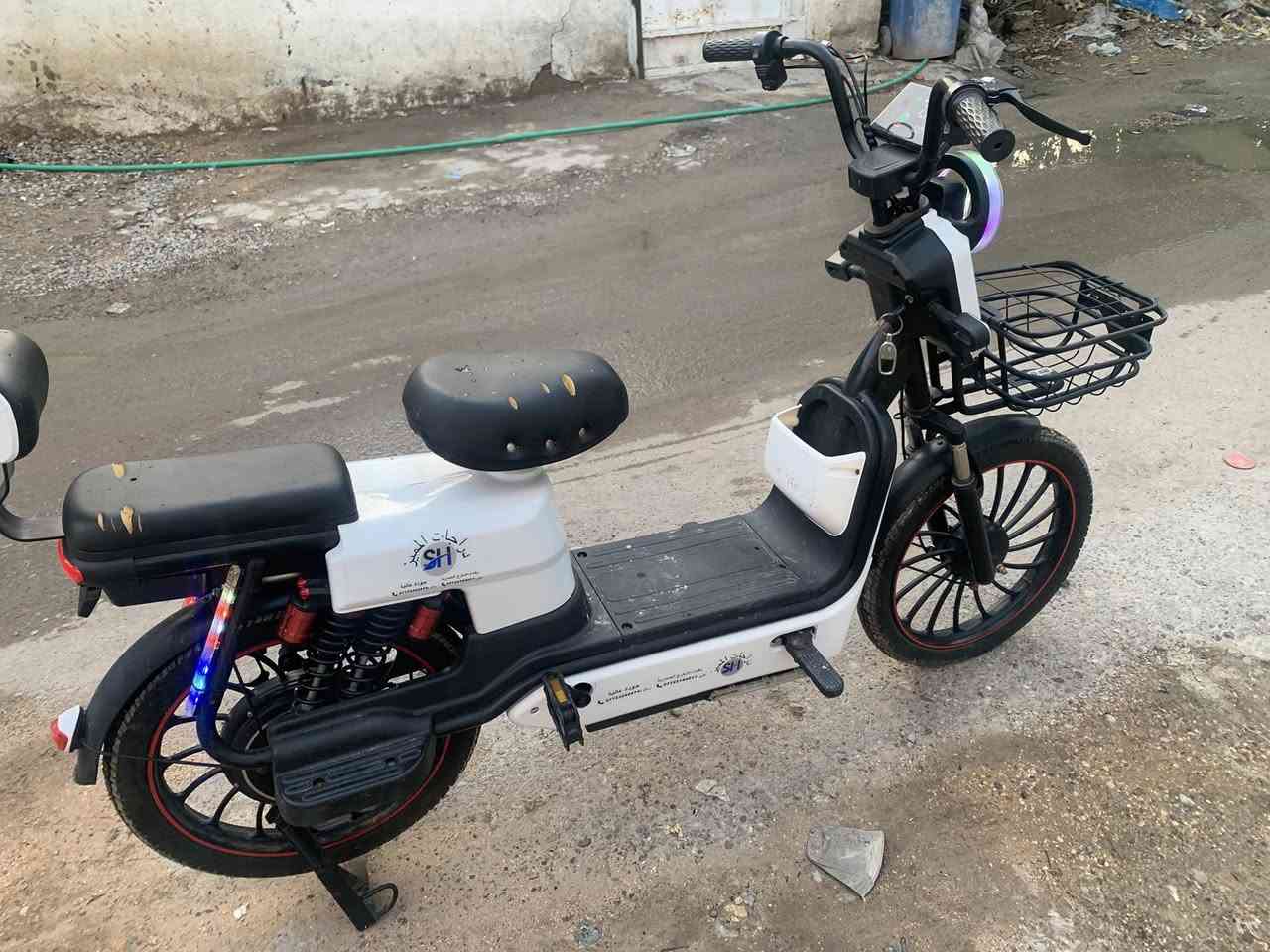 السلام عليكم دراجه شحن للبيع R9 بطاريات 5 دراجه جانت كلشي مابيها بس على غفله كامت متمشي وديتها بالمنطقه واحد يكولي عقل واحد يكلي ملف واحد ضل صافن معرف شبيها كهربائيات هورن اشاير كله شغاله لايت الي تعجبه واله واهس ياخذها للصدريه يجوز عطلها بسيط ابيع هل موجود ب 250 مكاني بغداد لكريعات ***********
