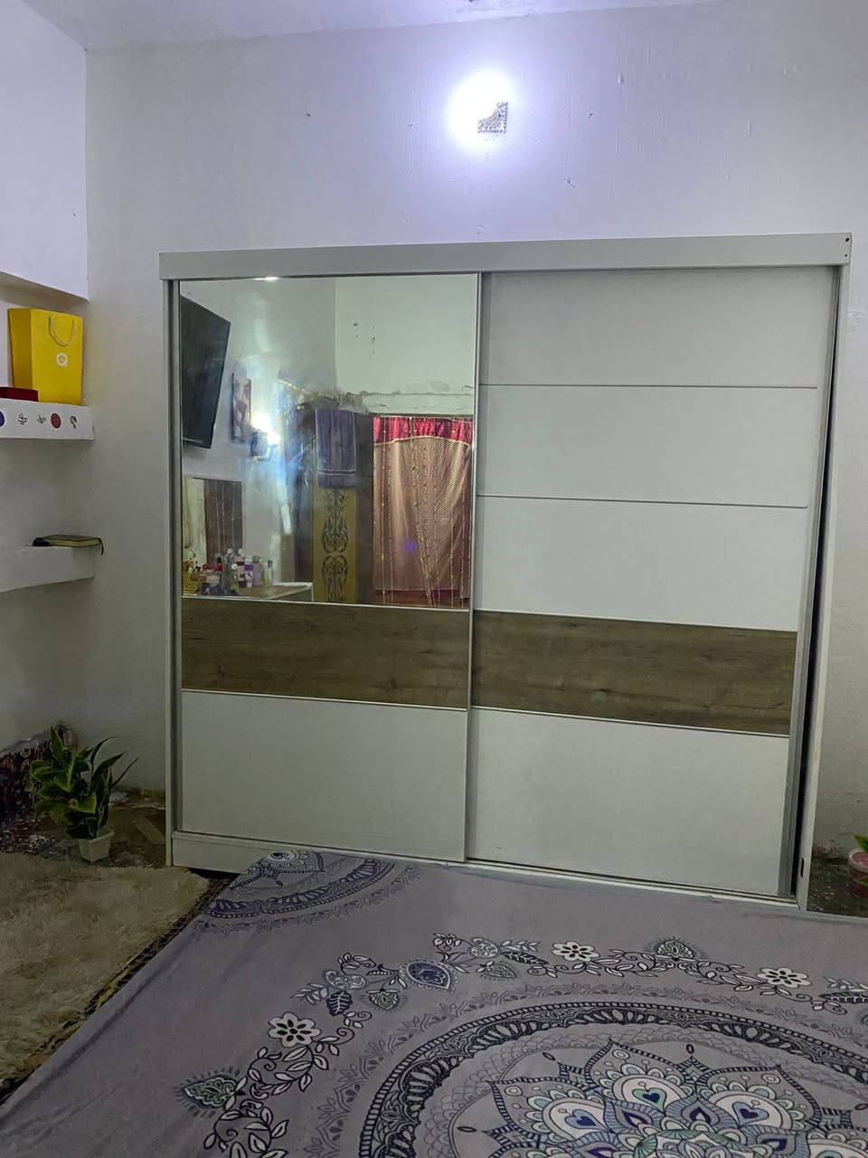 سلام عليكم غرفه نوم تركيه نضافتها 80٪100
بسعر 300وبيها مجال مكان بغداد الستفسار اتصال بي ويتساب  ***********
