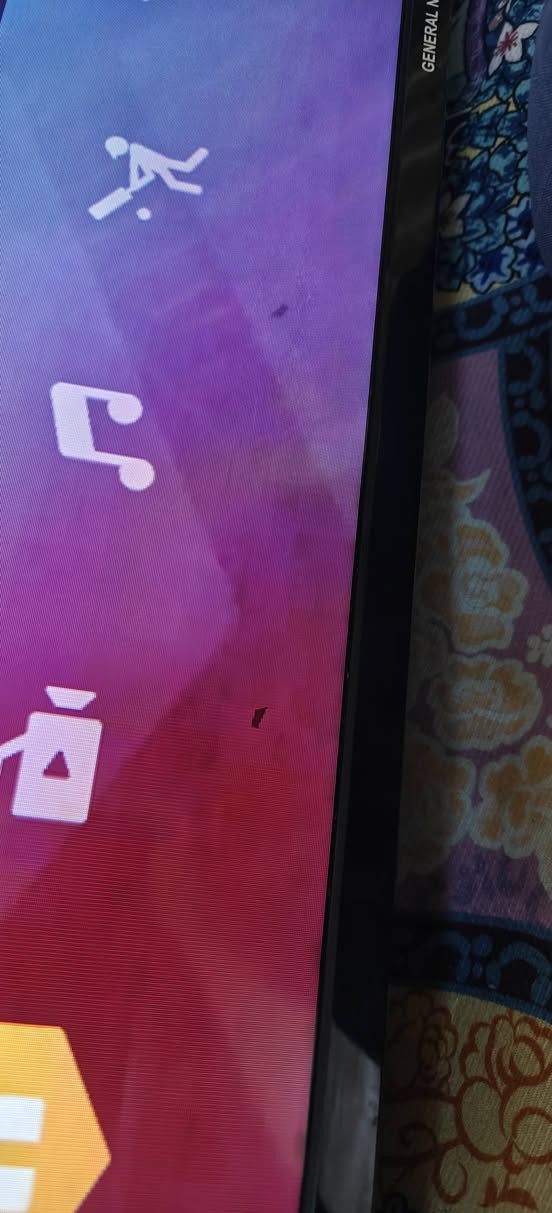 السلام عليكم اخوان شاشة جنرال حجم 43 سمارت بيها فقط بعض النقط السود  موضحة بالصورة شغالة 💯💯 سعرها 100 الف
رقم الهاتف ***********
