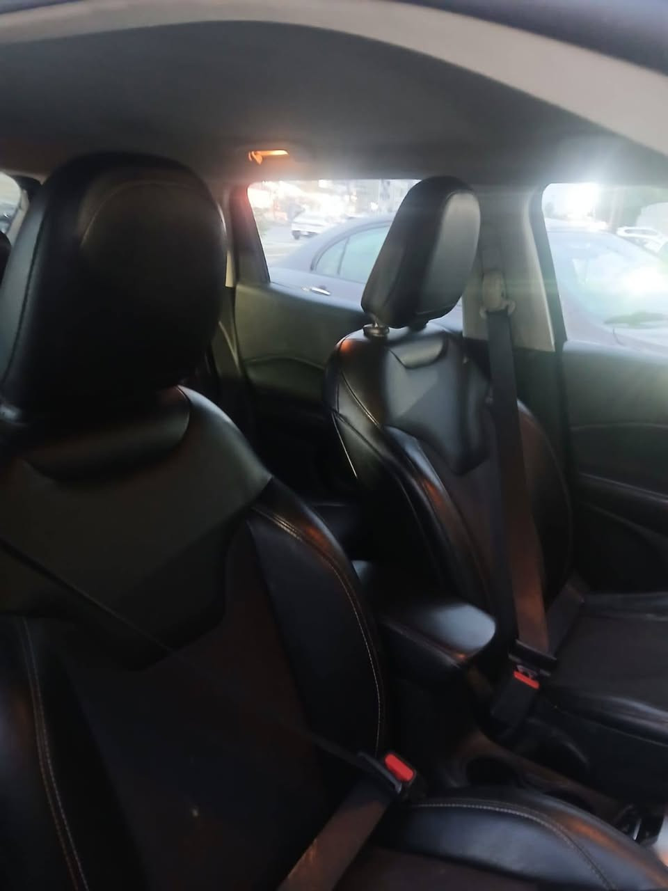 السلام عليكم بيع مستعجل ومناسب وماكو هيج سعر بالسوك  وشايف كل الخير الياخذها 
للبيع جيب كومباس 

الضرر:بنيد بدون دواخل لا شاصي ولا لغد وبعده ما مصبوغ 

الرقم: بغداد 

المحرك :2400 ( اربعه سلندر)

الموديل:2017
 
العداد: 78 الف 

•غرفه السياره: كشنات السياره اسود اصل

•السياره بصمه 
•كامره خلفيه 
•تبريد قطعين امامي وخلفي
•شاشه السياره كبي
•سايد بريك اوتو ودكمه
•تحكم ستيرن جهتين 
•مثبت سرعه كروس
•نضام ABS
فور ويل
سماعات ودمام خلفي اصليه الباين
وبعد بيه هواي مواصفات
فول عدا الفتحه

السعر المطلوب 95 ورقه  مع مجال بسيط 

الاتصال ***********

مكان السياره بغداد الزعفرانيه
