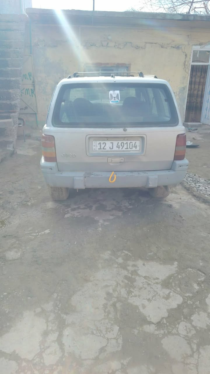 السلام عليكم جيب شيروكي للبيع موديل 95  رقم نينوى دولي سنويه جديد باسمي السياره  شرط تحويل ثاني يوم  كير شرط محرك بدايه صرف طخم جديد طخم تاير جديد سعر 35وبي مجال شرايه ***********
