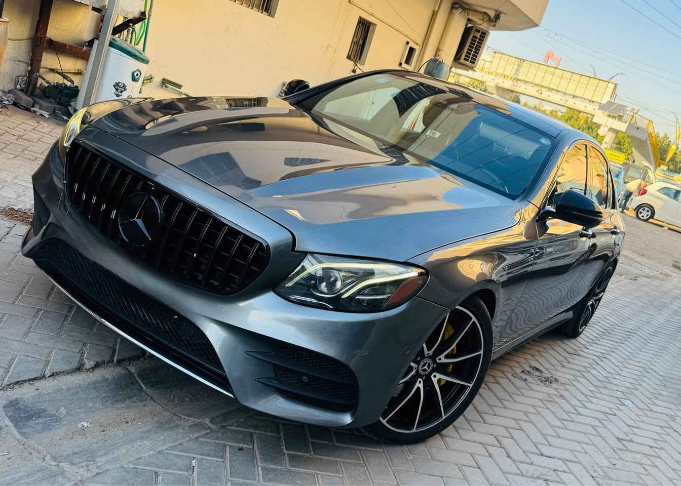 السلام عليكم ( من النوادر)

النوع: مارسدس (2017) AMG E43 اصل 
‏     المواصفات : جكات ،برده خلفيه،رادار امامي،رادار جانبي،حساسات امامي خلفي،كشنات ديناميك، تطريز دشبول وكشنات جلد النابا مطعم بكنتاره ، سماعات Burmester،دكتات التبريد ضوئيه،فجوج وفلنجات AMG رياضيه,كشنات مساج،تدفئه تبريد كشنات،كامره خلفيه،لايتات داينمك,صندوك كهرباء ويفتح بالرجل ، شاحن موبايل واير ليس ، اربع ابواب بصمه ، ويل20بلاديAMG،شاشه متصله دجتل
حجم المحرك : V6 تيربو محرك 3000 🚀
الضرر : السياره وارد امريكي بنيد فقط بدون دواخل وشبر صبغ بالجملغ الخلفي والباب اثر شخط بدون معجون 
ايرباك استيرن وراجع سيتم 
الممشى:68 الف ميل

السياره بيها هواي مواصفات متنذكر 
مكانها بغداد-زيونه
السعر :28500$
للتواصل:*********** بغداد, العراق
